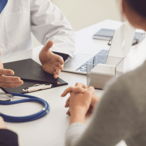 Image of medical doctor speaking to patient about humidity and migraines.